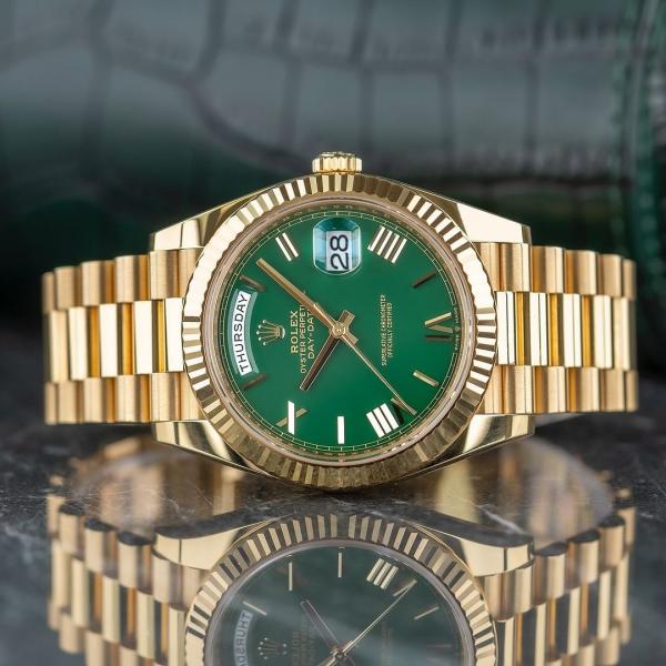 Roleex Oyster Perpetual Day Date 40 Battery Gold-Green